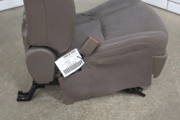 57_fc5650b6-a33e-41d8-a087-0ca579a723d3 2010-2013 Lexus GX460 Left Driver Front Power Leather Bucket Seat *Torn*