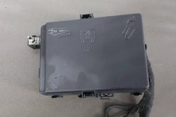 2017 Dodge Challenger Hellcat 6.2L Engine Fuse Box (Cut Harness) 68304818AC