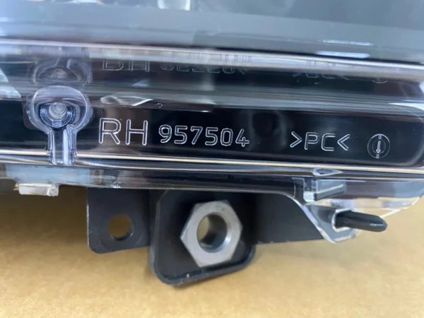 s-l1600 (19) New Genuine Chevrolet Caprice Includes PPV Pair of Headlamps