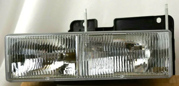 s-l1600 (30) Chevrolet Silverado C/K GMC Sierra front left & right Headlight set of 2 OEM