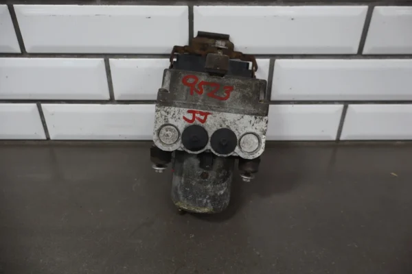 web_387784a4-59da-4f77-a19b-d95b4fa2ad85 1998 Chevrolet Corvette ABS Brake Unit 09367071 OEM