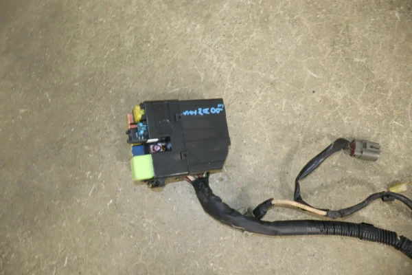 01-02 Mazda Miata Engine Fuse Relay Junction Box W/Harness