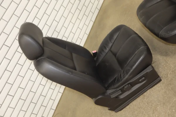 2008 GMC Yukon OEM Pair Front Heated Seats/Console Black Ebony OEM GMT900