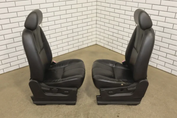 2008 GMC Yukon OEM Pair Front Heated Seats/Console Black Ebony OEM GMT900