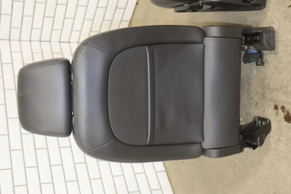 2008 GMC Yukon OEM Pair Front Heated Seats/Console Black Ebony OEM GMT900