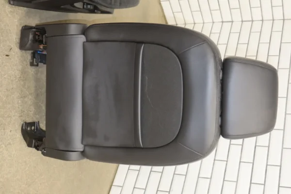 2008 GMC Yukon OEM Pair Front Heated Seats/Console Black Ebony OEM GMT900