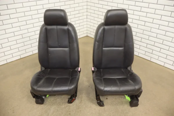 2008 GMC Yukon OEM Pair Front Heated Seats/Console Black Ebony OEM GMT900
