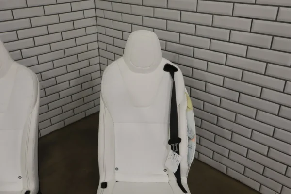 web_6f49abec-1fce-4b25-bf48-25e111b15f90 2016-2020 Tesla Model X White Leather Seat Set 6 Seat OEM