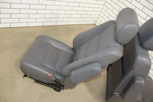 web_8cd34407-c660-4f7c-88d0-918350a36759 1999 Isuzu Trooper Limited Leather Seats Set