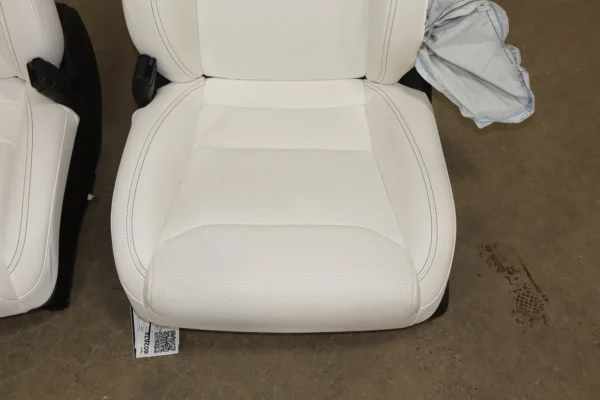 web_bd160891-b5ff-4bd9-be2d-3a43d9a0d353 2016-2020 Tesla Model X White Leather Seat Set 6 Seat OEM