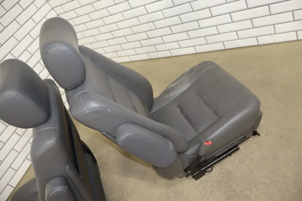 web_febe5f3d-5066-4fe3-bff1-9f60bea82264 1999 Isuzu Trooper Limited Leather Seats Set